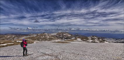 Nic Snow Shoeing - Kosciuszko NP - NSW (PBH4 00 10614)